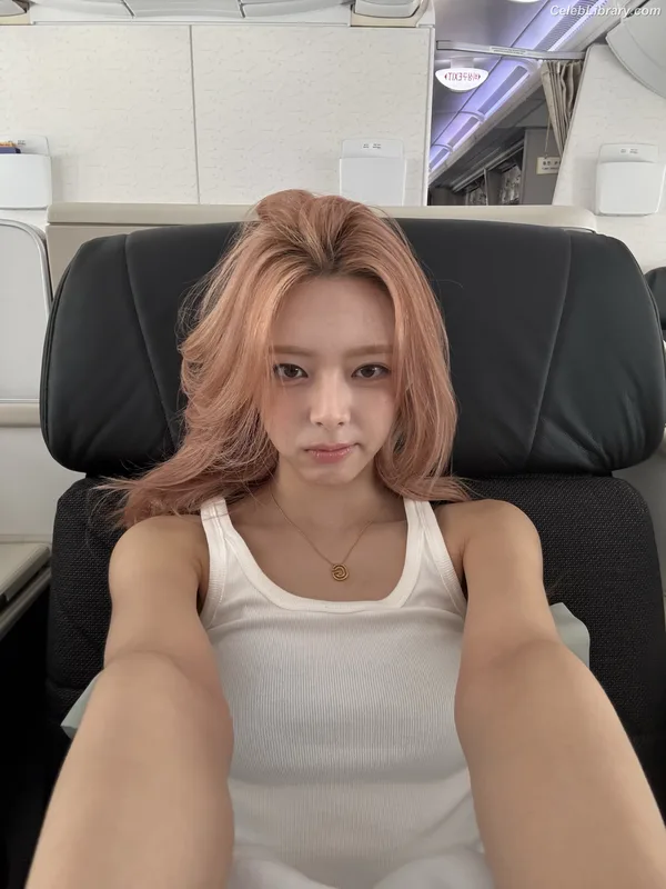 Yuna - ITZY (유나, Shin Yu Na) photo 24 of 1698