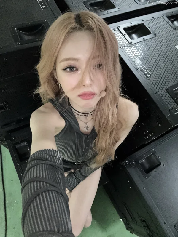 Yuna - ITZY (유나, Shin Yu Na) photo 2 of 1698