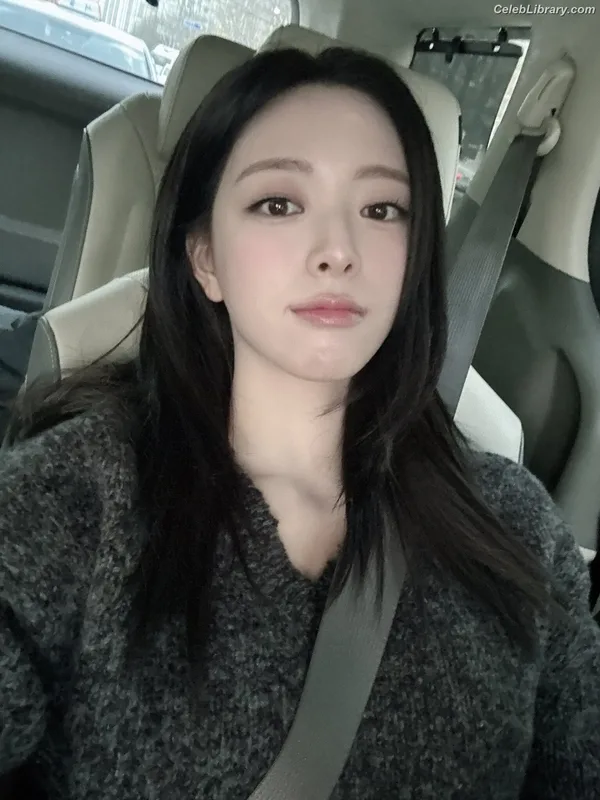 Yuna - ITZY (유나, Shin Yu Na) photo 4 of 1698