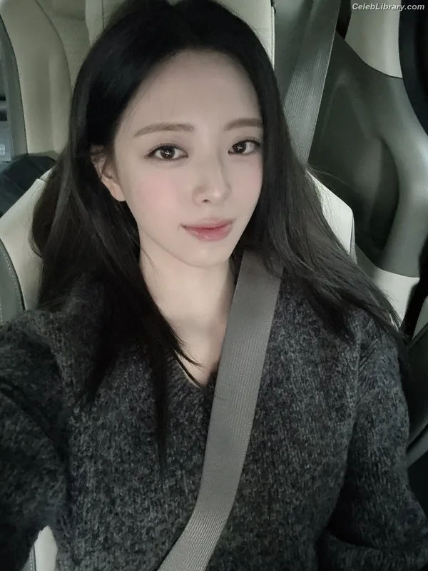 Yuna - ITZY (유나, Shin Yu Na) photo 6 of 1698