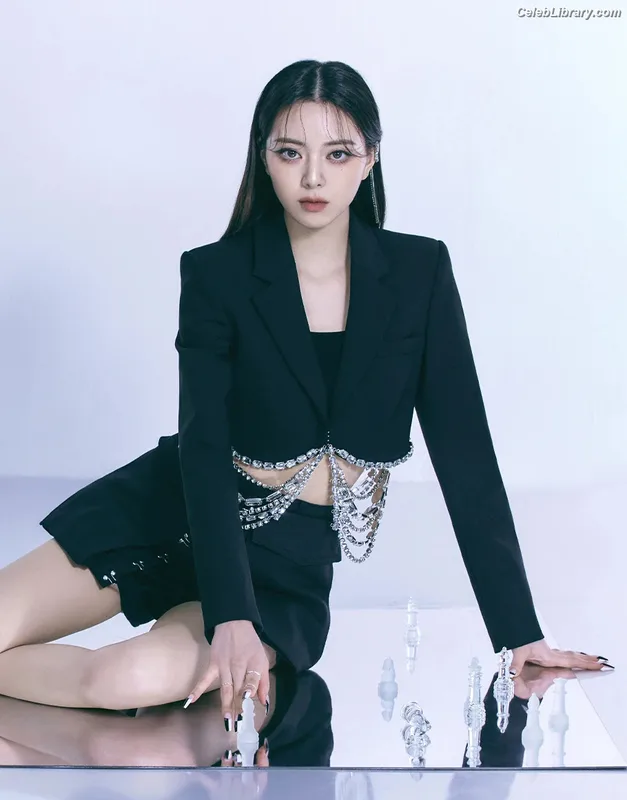 Yuna - ITZY (유나, Shin Yu Na) photo 8 of 1698