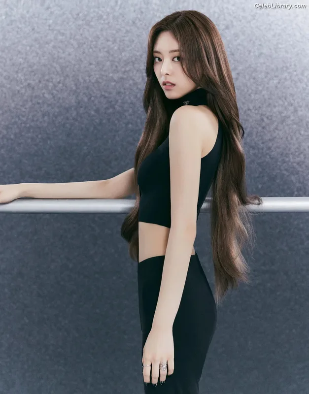 Yuna - ITZY (유나, Shin Yu Na) photo 9 of 1698