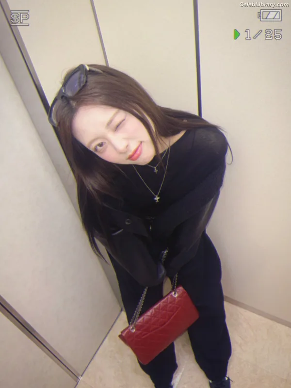 Yuna - ITZY (유나, Shin Yu Na) photo 4 of 1698