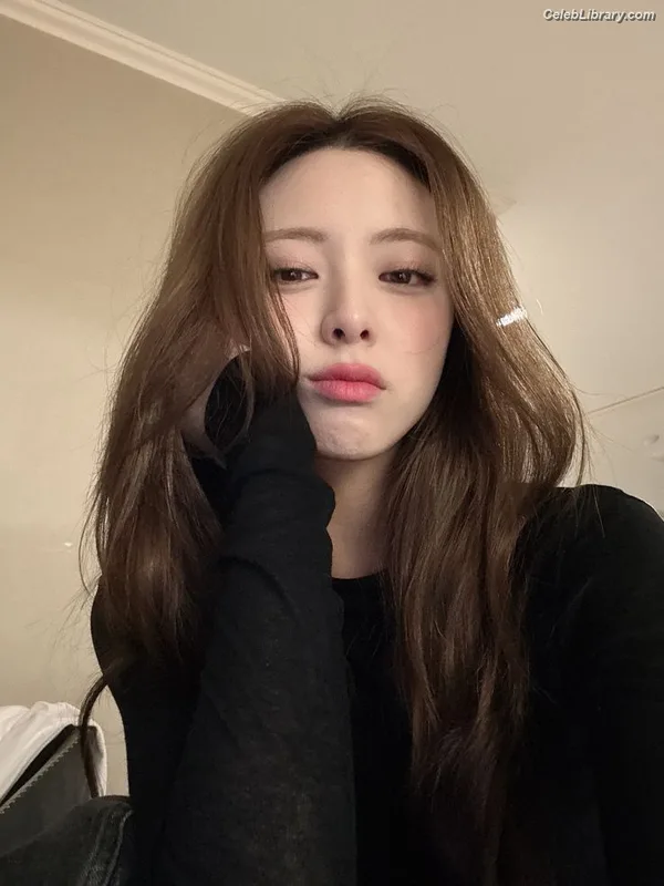 Yuna - ITZY (유나, Shin Yu Na) photo 7 of 1698