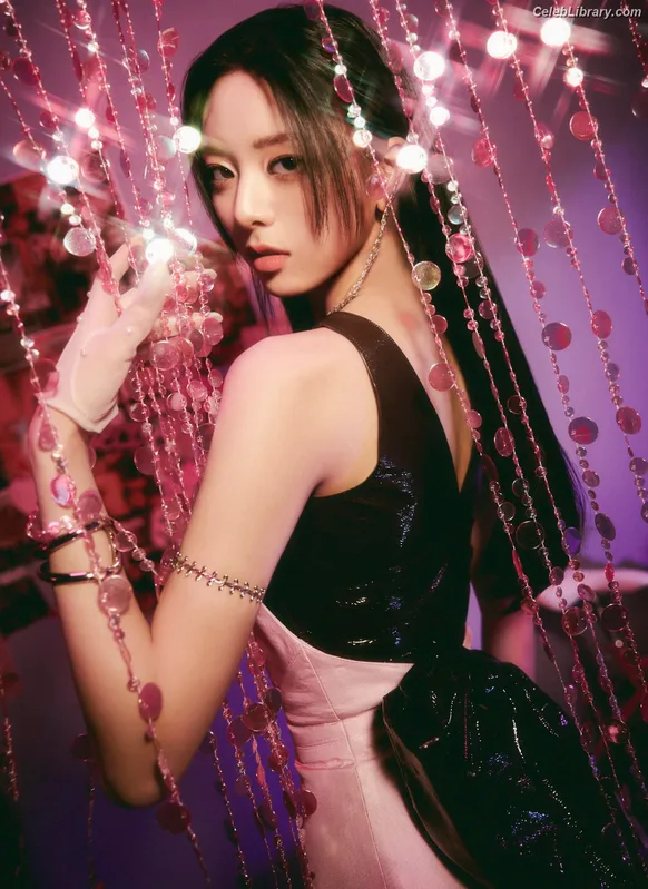 Yuna - ITZY (유나, Shin Yu Na) photo 9 of 1698