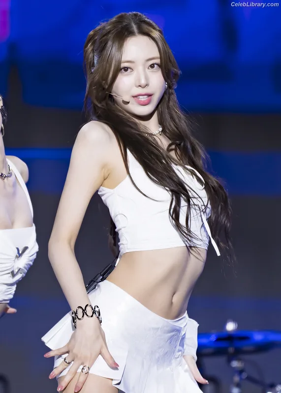 Yuna - ITZY (유나, Shin Yu Na) photo 10 of 1698