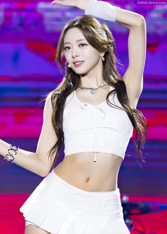 Yuna - ITZY (유나, Shin Yu Na) photo 13 of 1698