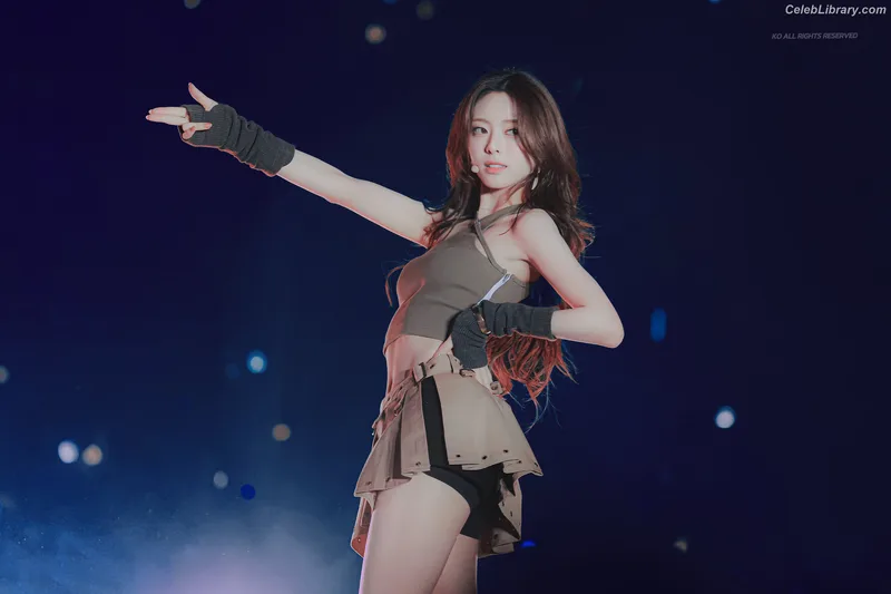 Yuna - ITZY (유나, Shin Yu Na) photo 20 of 1698