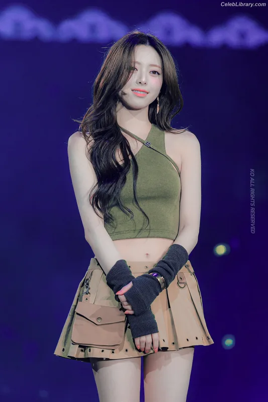 Yuna - ITZY (유나, Shin Yu Na) photo 21 of 1698