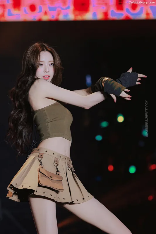 Yuna - ITZY (유나, Shin Yu Na) photo 22 of 1698