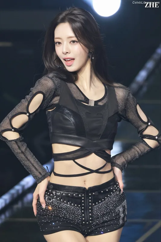Yuna - ITZY (유나, Shin Yu Na) photo 1 of 1698
