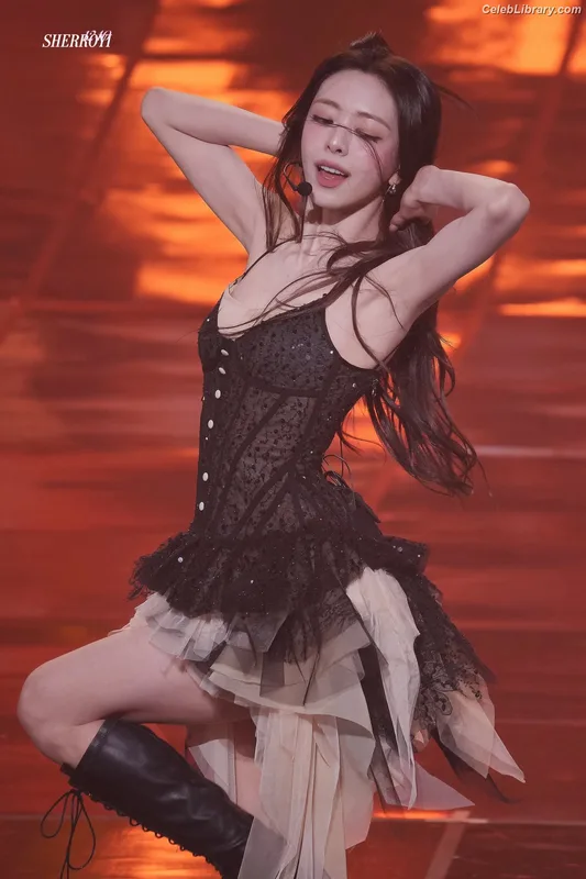 Yuna - ITZY (유나, Shin Yu Na) photo 2 of 1698