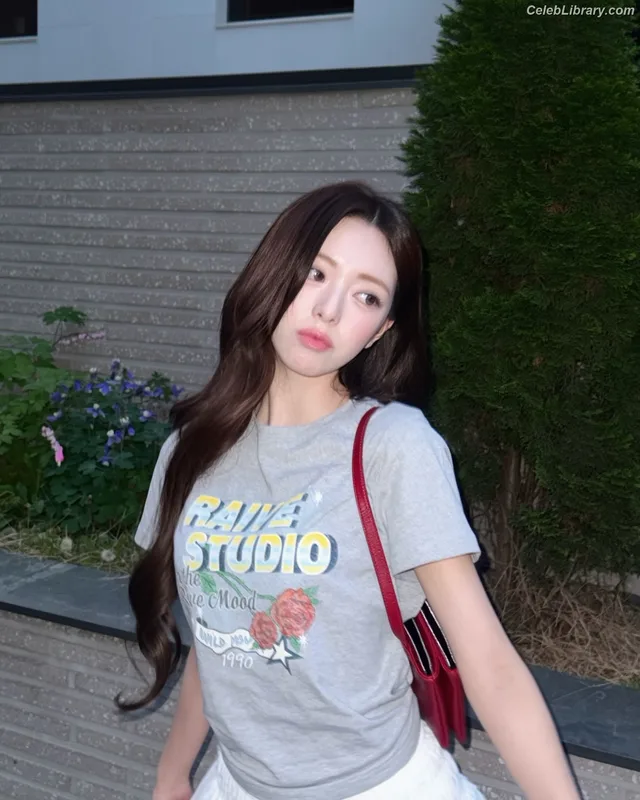 Yuna - ITZY (유나, Shin Yu Na) photo 5 of 1698