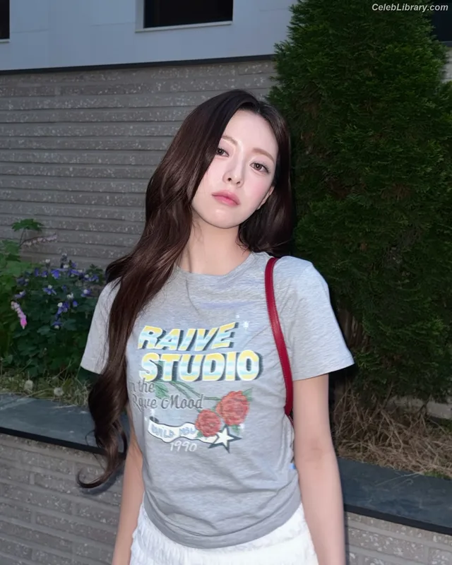 Yuna - ITZY (유나, Shin Yu Na) photo 7 of 1698