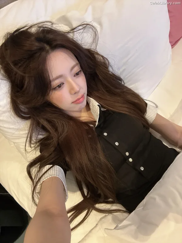 Yuna - ITZY (유나, Shin Yu Na) photo 10 of 1698