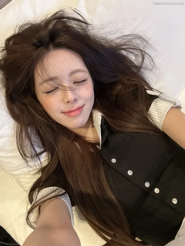 Yuna - ITZY (유나, Shin Yu Na) photo 11 of 1698