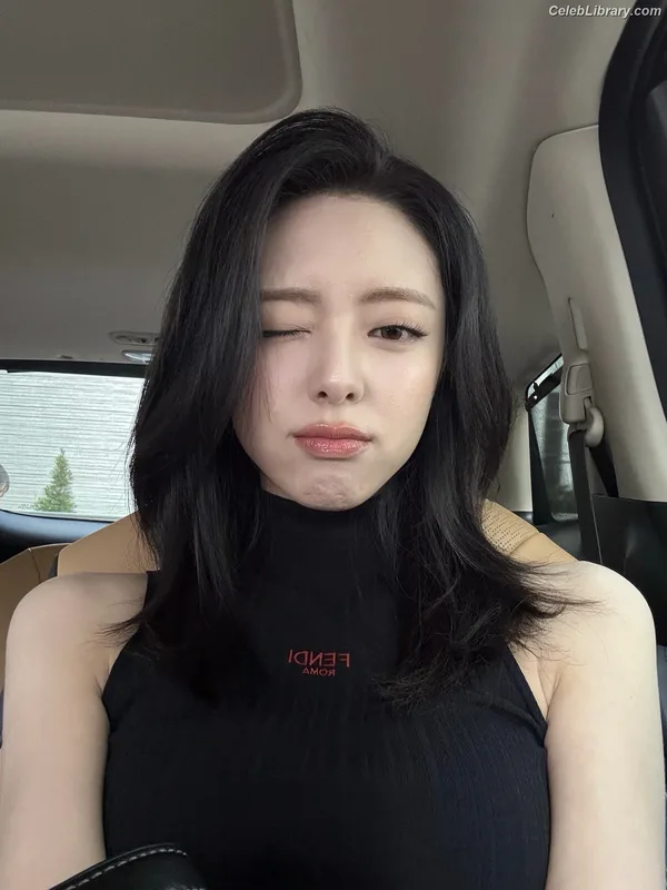 Yuna - ITZY (유나, Shin Yu Na) photo 14 of 1698