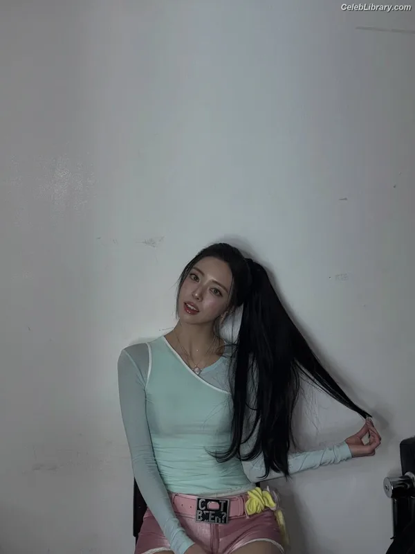 Yuna - ITZY (유나, Shin Yu Na) photo 9 of 1698