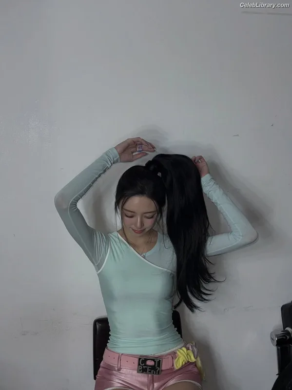 Yuna - ITZY (유나, Shin Yu Na) photo 10 of 1698