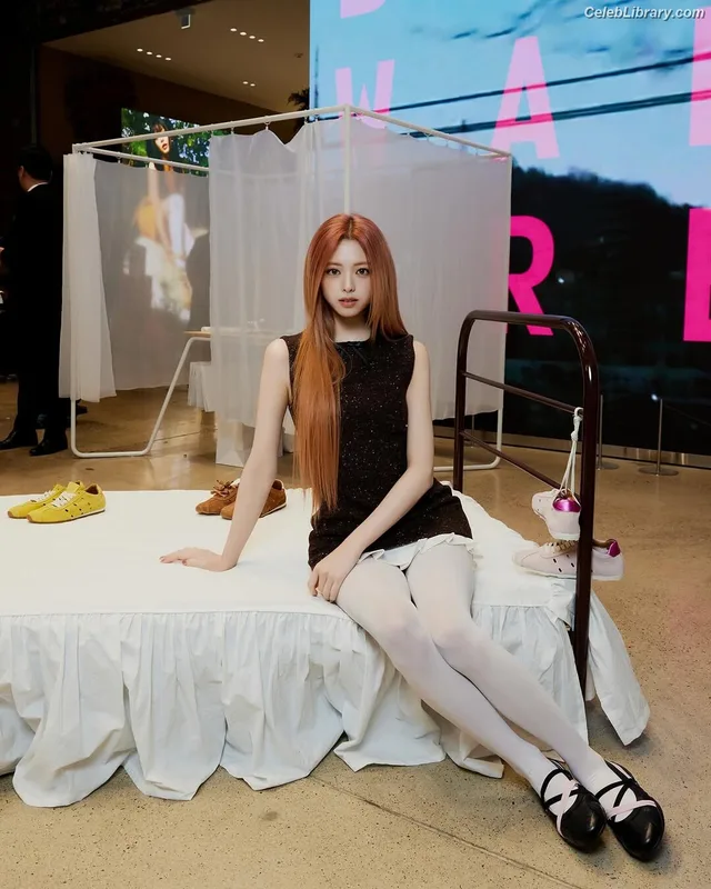Yuna - ITZY (유나, Shin Yu Na) photo 1 of 1698