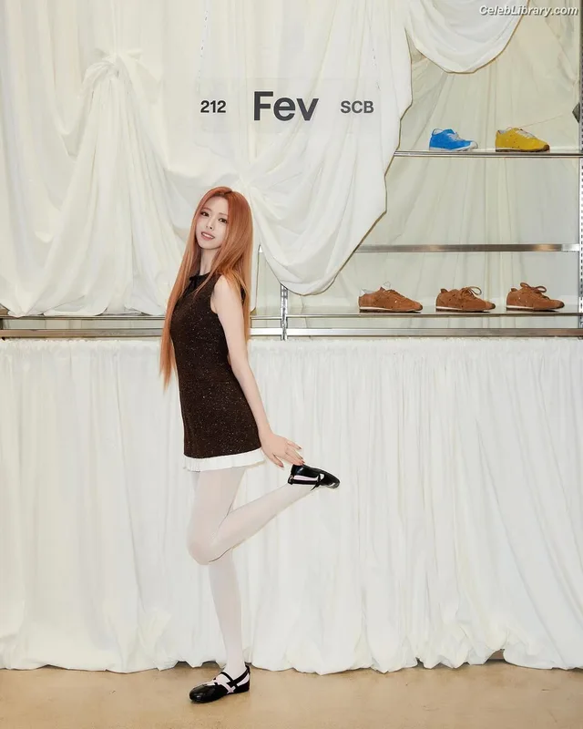 Yuna - ITZY (유나, Shin Yu Na) photo 5 of 1698