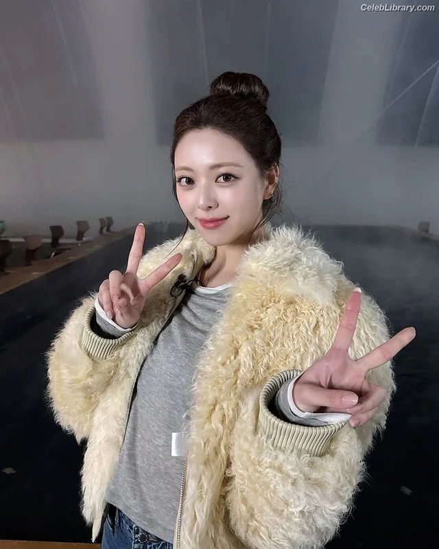 Yuna - ITZY (유나, Shin Yu Na) photo 7 of 1698