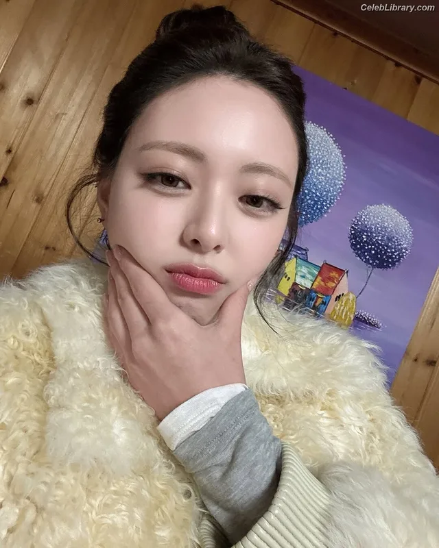 Yuna - ITZY (유나, Shin Yu Na) photo 8 of 1698