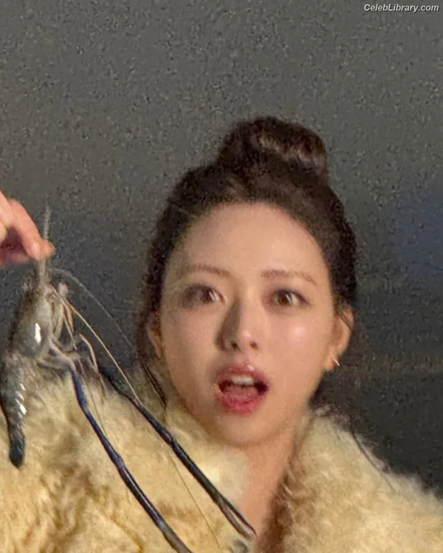 Yuna - ITZY (유나, Shin Yu Na) photo 10 of 1698