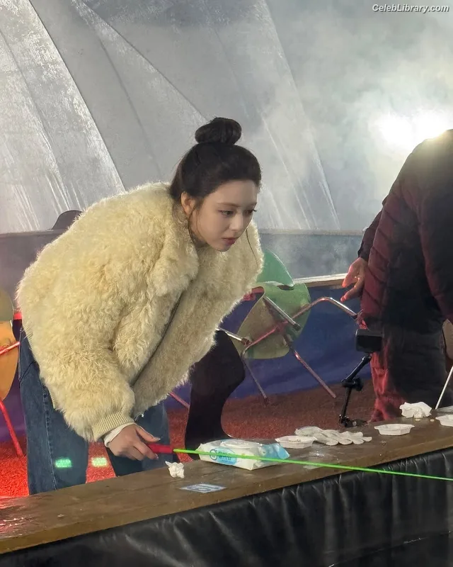 Yuna - ITZY (유나, Shin Yu Na) photo 12 of 1698