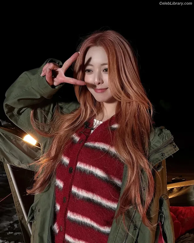 Yuna - ITZY (유나, Shin Yu Na) photo 16 of 1698