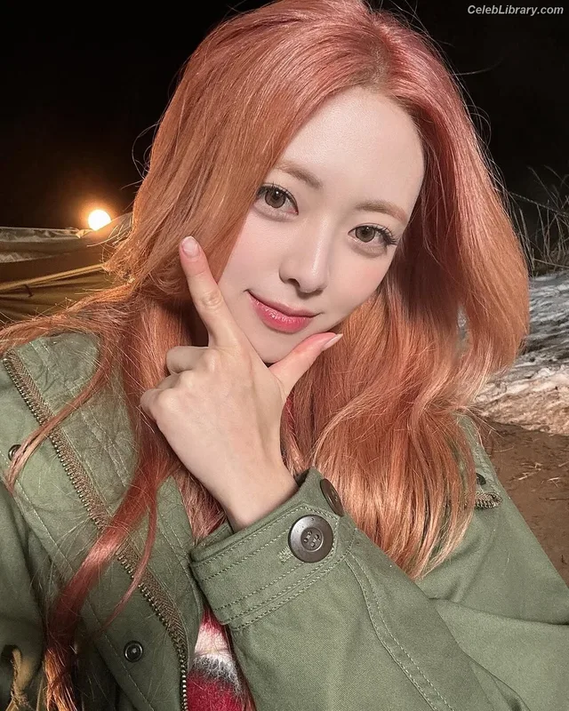 Yuna - ITZY (유나, Shin Yu Na) photo 20 of 1698