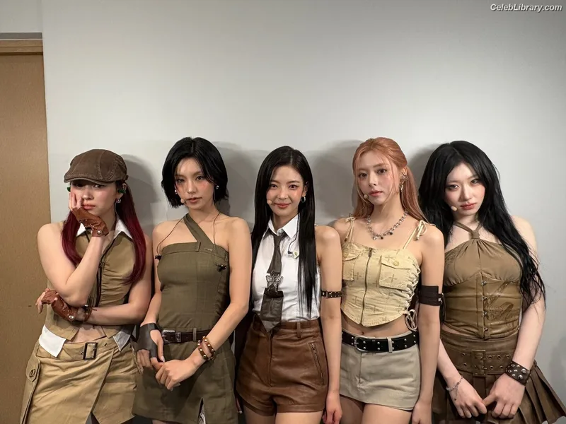 Yuna - ITZY (유나, Shin Yu Na) photo 22 of 1698