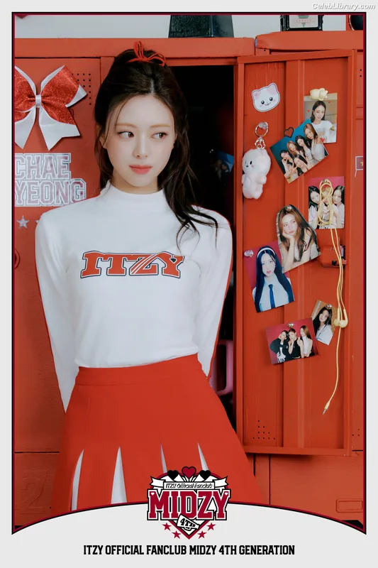 Yuna - ITZY (유나, Shin Yu Na) photo 24 of 1698