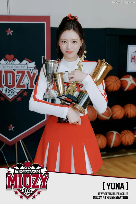 Yuna - ITZY (유나, Shin Yu Na) photo 1 of 1698