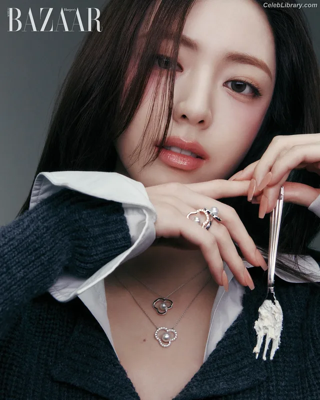 Yuna - ITZY (유나, Shin Yu Na) photo 14 of 1698