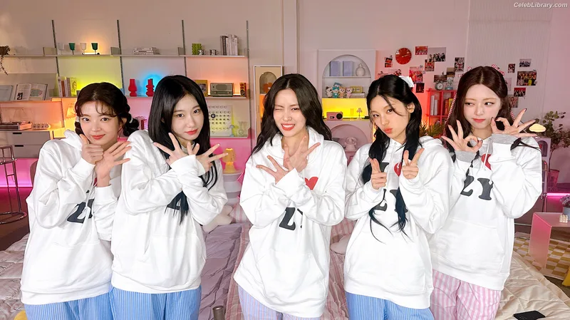 Yuna - ITZY (유나, Shin Yu Na) photo 17 of 1698