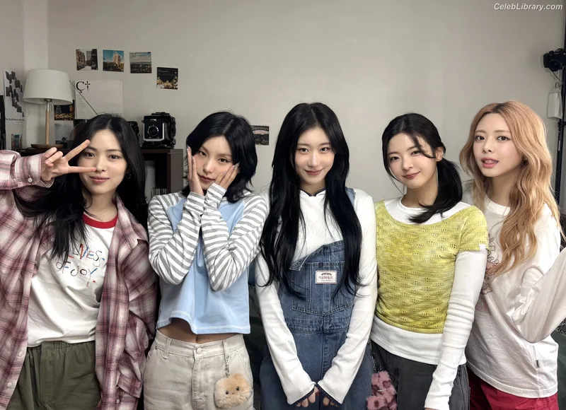 Yuna - ITZY (유나, Shin Yu Na) photo 22 of 1698