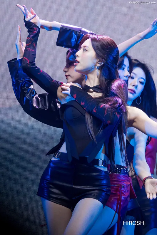 Yuna - ITZY (유나, Shin Yu Na) photo 1 of 1698