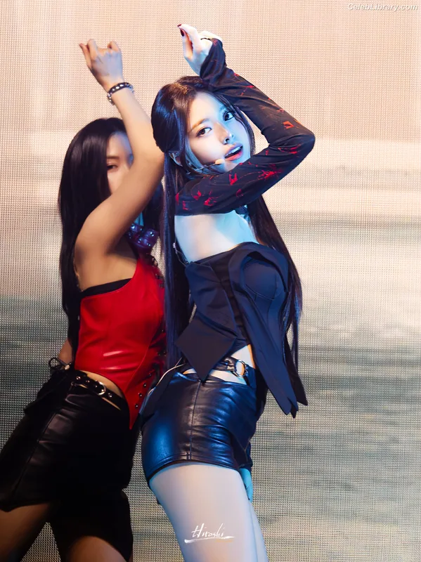 Yuna - ITZY (유나, Shin Yu Na) photo 2 of 1698