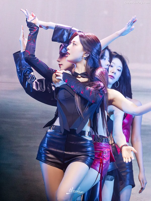 Yuna - ITZY (유나, Shin Yu Na) photo 3 of 1698
