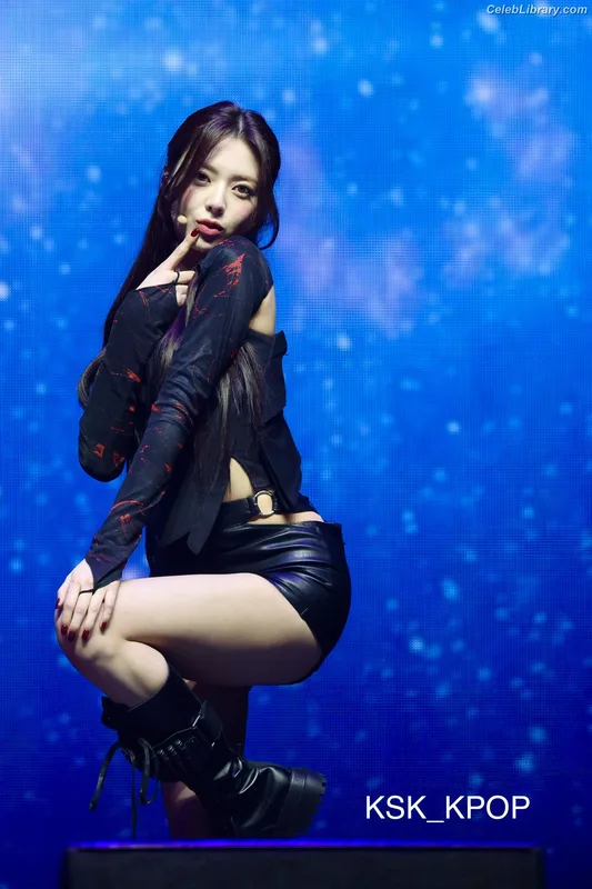 Yuna - ITZY (유나, Shin Yu Na) photo 5 of 1698