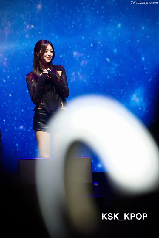 Yuna - ITZY (유나, Shin Yu Na) photo 6 of 1698