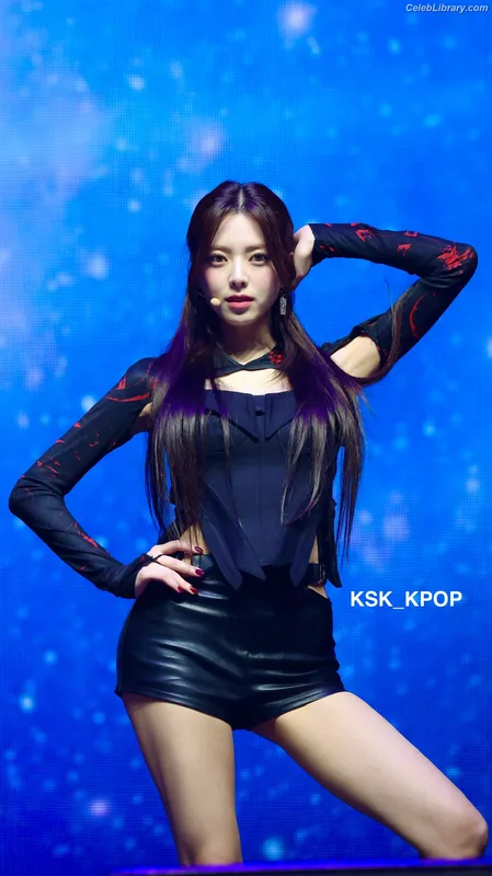Yuna - ITZY (유나, Shin Yu Na) photo 7 of 1698