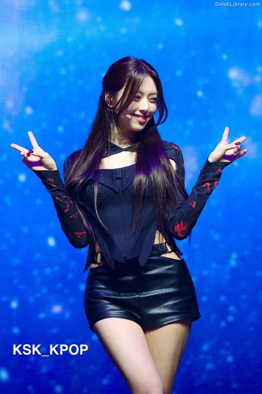 Yuna - ITZY (유나, Shin Yu Na) photo 9 of 1698