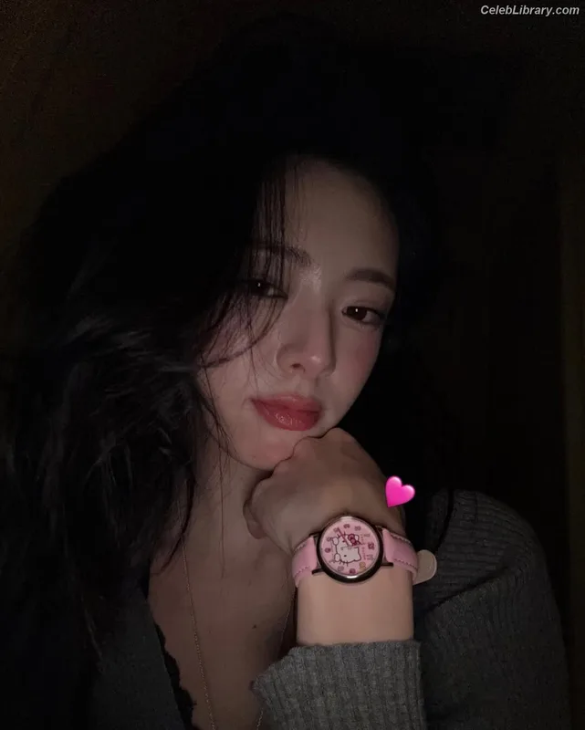 Yuna - ITZY (유나, Shin Yu Na) photo 17 of 1698