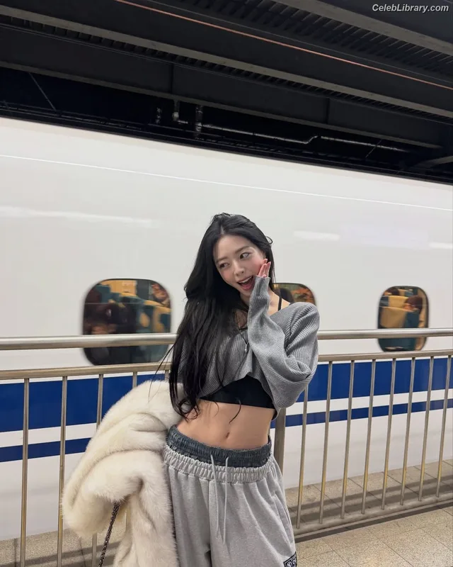 Yuna - ITZY (유나, Shin Yu Na) photo 19 of 1698