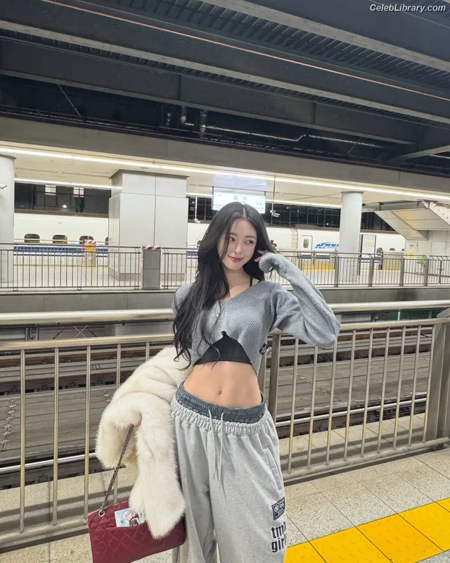 Yuna - ITZY (유나, Shin Yu Na) photo 20 of 1698