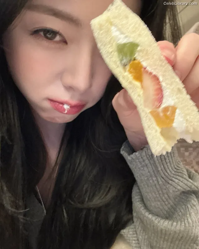 Yuna - ITZY (유나, Shin Yu Na) photo 24 of 1698