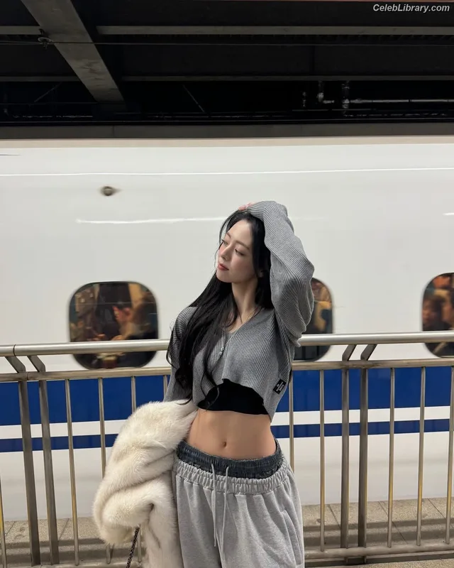 Yuna - ITZY (유나, Shin Yu Na) photo 2 of 1698