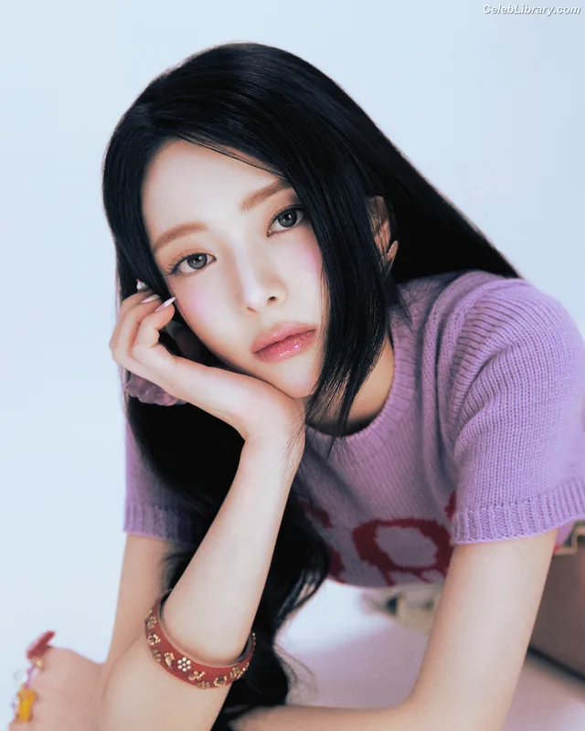 Yuna - ITZY (유나, Shin Yu Na) photo 7 of 1698